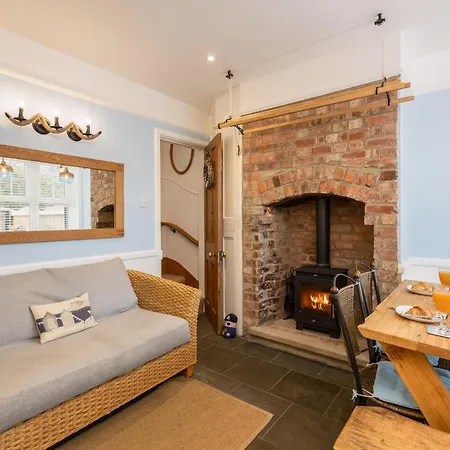 Coastguard's With A View * Robin Hood's Bay